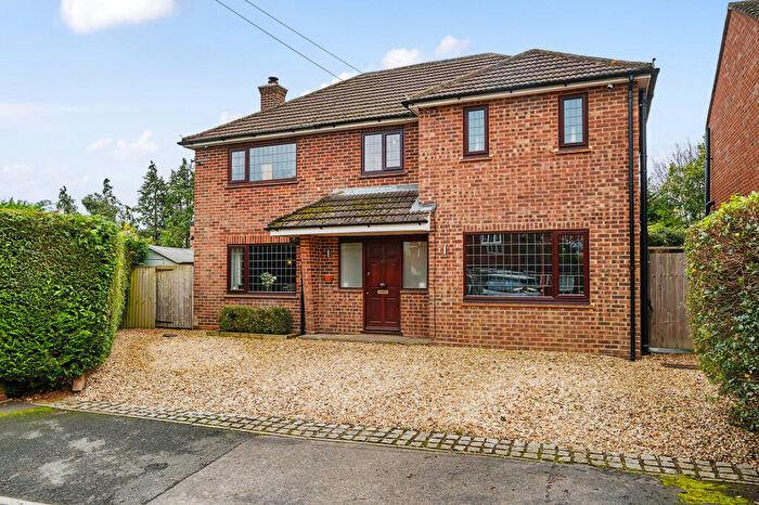 4 Bedroom Detached House For Sale In Orchard Close, Blackwater, GU17