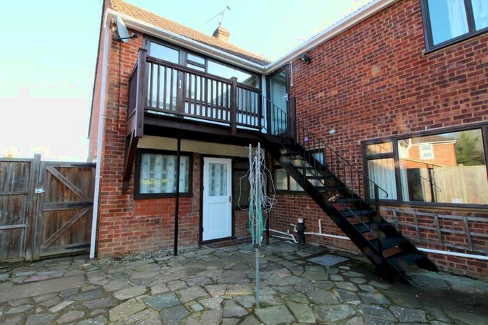 1 Bedroom Flat To Rent In Coulter Close, Cuffley, Potters Bar EN6