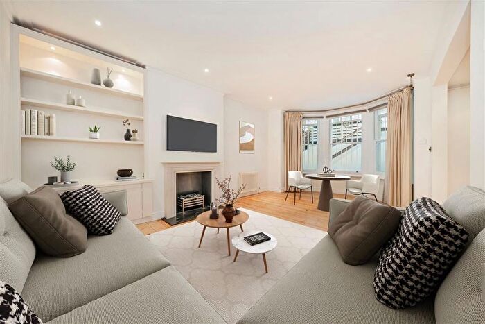 2 Bedroom Flat To Rent In Sinclair Road, Brook Green, W14