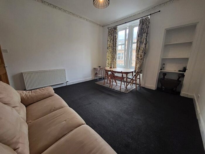 2 Bedroom Flat To Rent In Albert Road, Southside, Glasgow, G42
