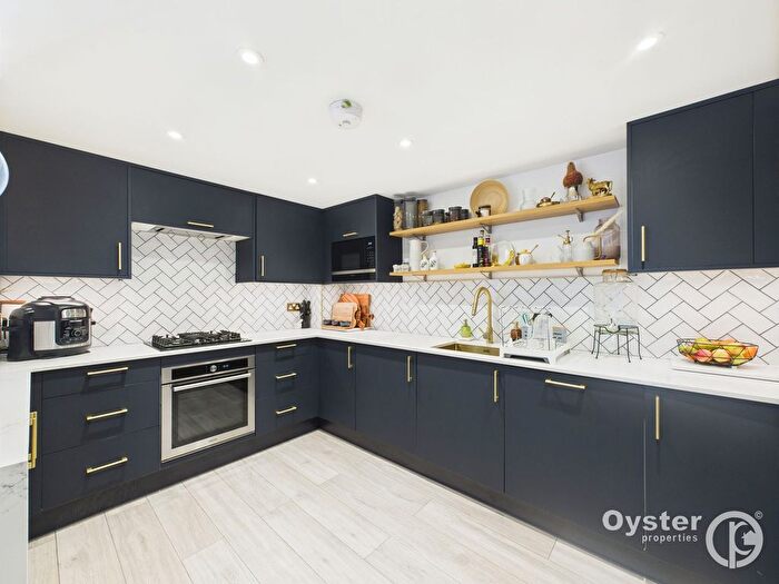 2 Bedroom Flat For Sale In Cottage Close, Harrow, HA2