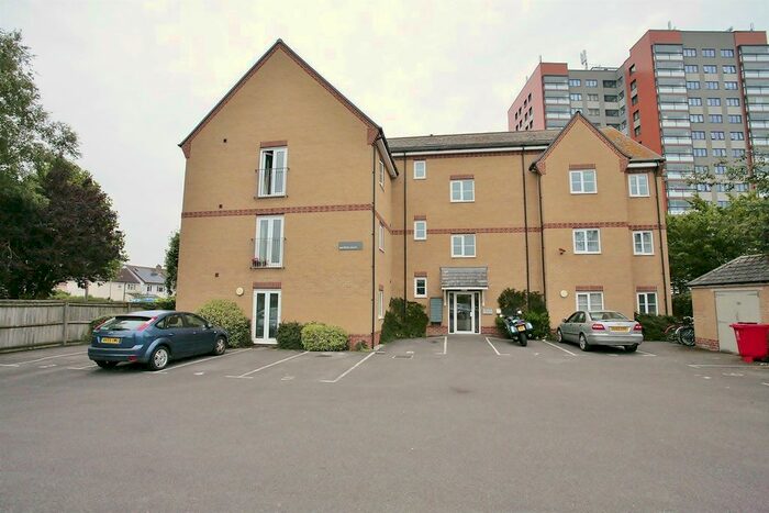 2 Bedroom Flat To Rent In Penfold Court, Sutton Road, Oxford, OX3