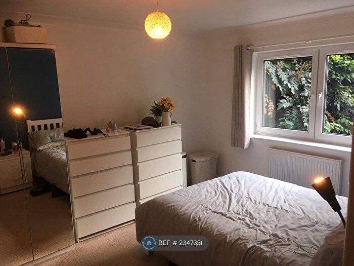 2 Bedroom Flat To Rent In Clarendon Court, Morden, SM4