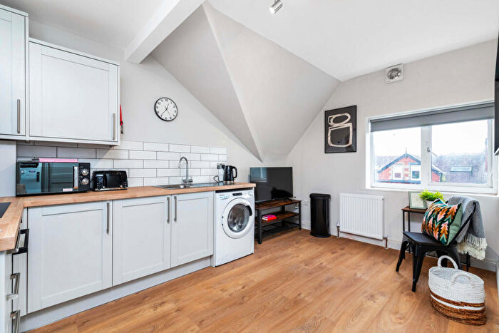 4 Bedroom Flat To Rent In Headingley Mount, Leeds, LS6