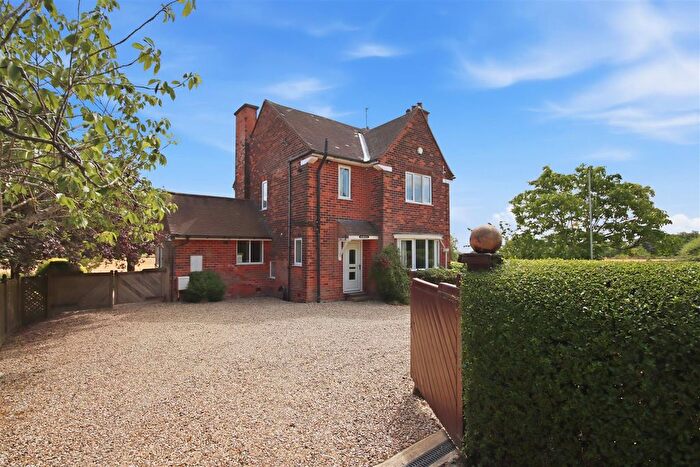3 Bedroom Detached House For Sale In Hardstoft Road, Pilsley, Chesterfield, S45