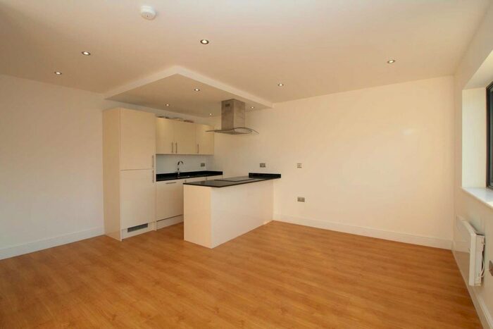 1 Bedroom Flat To Rent In Swan Court, Waterhouse Street, Hemel Hempstead, Hertfordshire, HP1