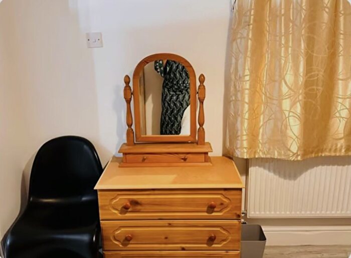 1 Bedroom Flat To Rent In Hollidge Way, Dagenham, Essex, RM10