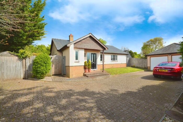 3 Bedroom Detached Bungalow For Sale In High Street, Orwell, SG8