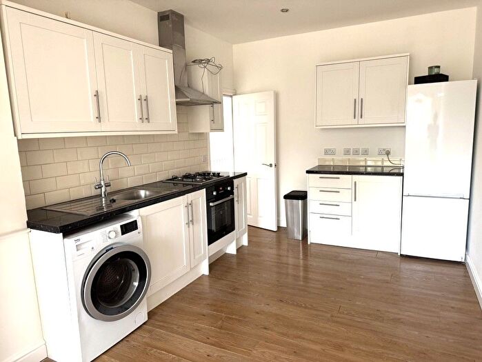 2 Bedroom Maisonette To Rent In Walton Road, Woking, GU21