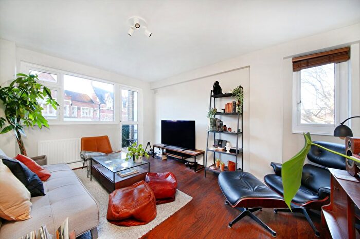 2 Bedroom Flat For Sale In Lindsay Court, Battersea High Street, SW11