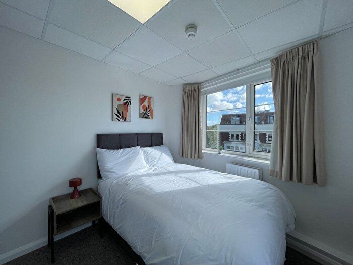 Flat To Rent In - Wilbury Villas -, S73