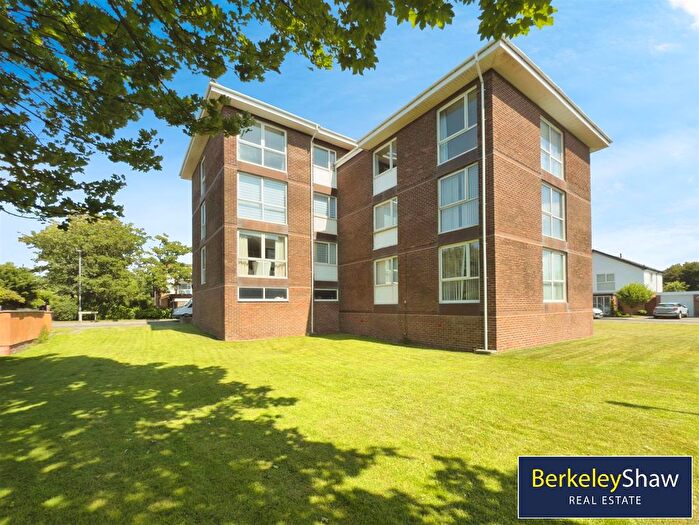 2 Bedroom Flat For Sale In Channel Road, Crosby, Liverpool, L23