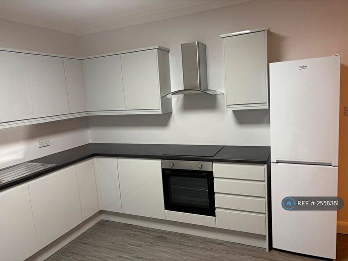 3 Bedroom Flat To Rent In Golders Green, London, NW11