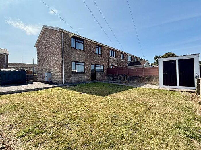 3 Bedroom End Terrace House For Sale In Darren Las, Upper Tumble, Llanelli, SA14