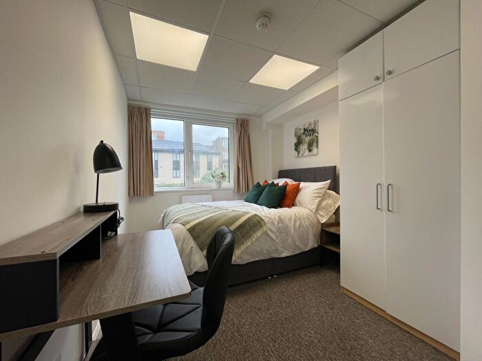 Studio To Rent In Wilbury Villas -, S46