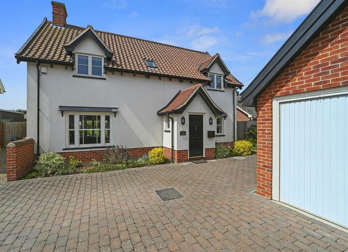 3 Bedroom Detached House For Sale In The Street, Hepworth, Diss, IP22