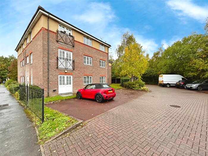 2 Bedroom Apartment For Sale In Whitsbury House, Twyford Close, Fleet, GU51