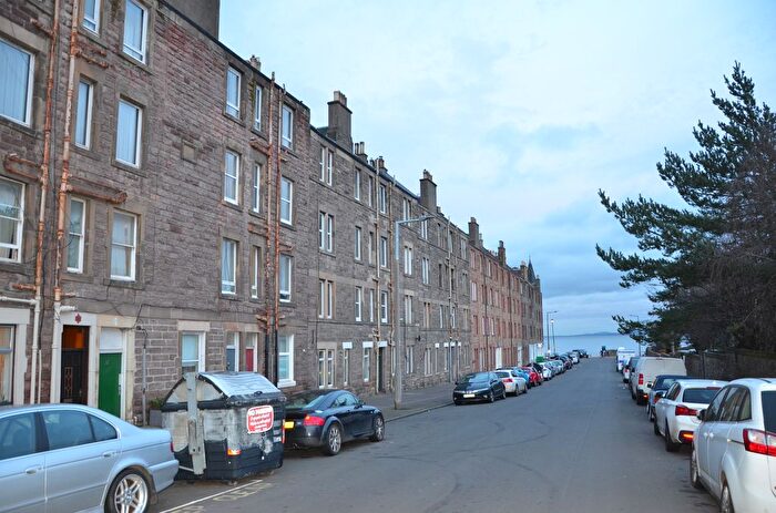 1 Bedroom Flat To Rent In King's Road, Edinburgh, City Of, EH15