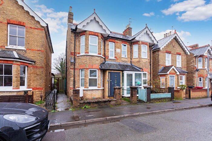 3 Bedroom Semi-Detached House For Sale In Elmhurst Road, Langley, SL3