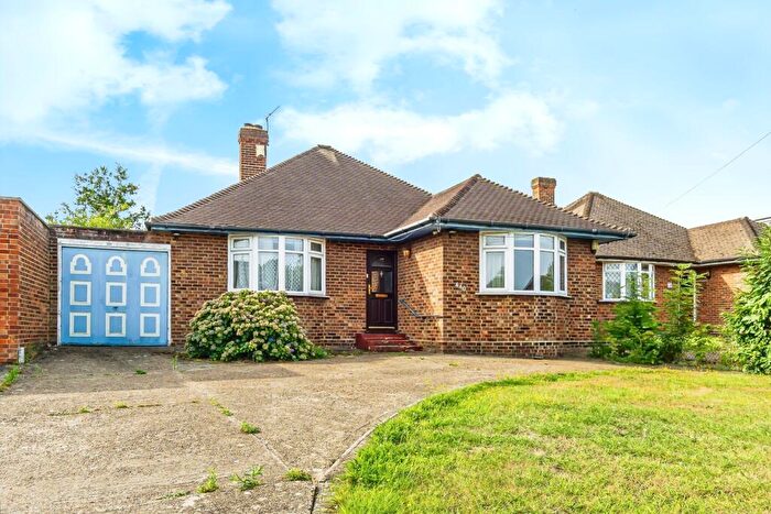 3 Bedroom Bungalow For Sale In Wickham Road, Croydon, CR0