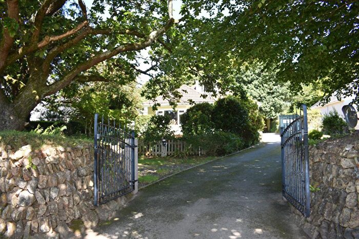 3 Bedroom Bungalow For Sale In South Tehidy, Camborne, Cornwall, TR14