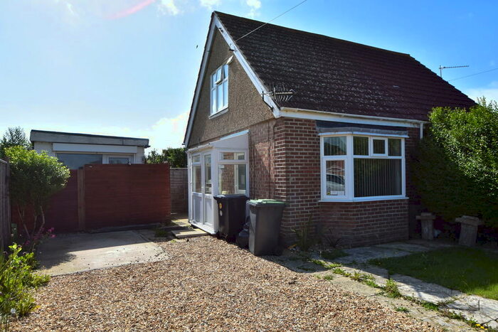 2 Bedroom Semi-Detached Bungalow To Rent In Deposit-free Option Available - Sea Front Estate, Hayling Island, PO11