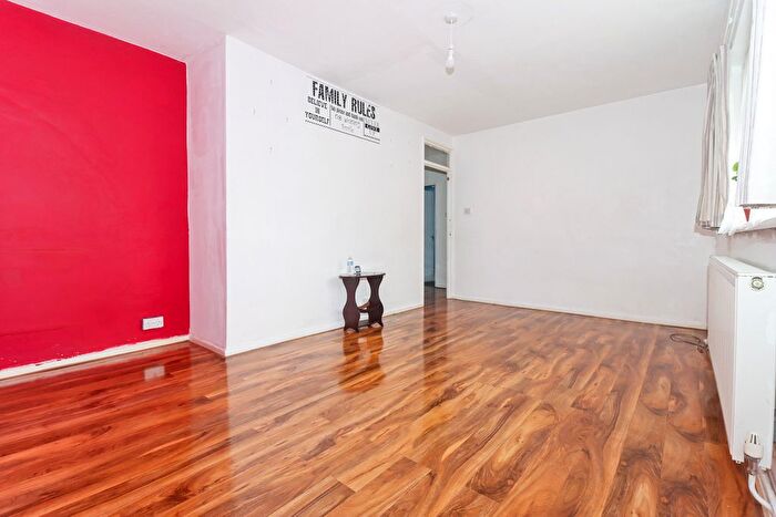 2 Bedroom Flat To Rent In Luffield Road, Abbey Wood, SE2