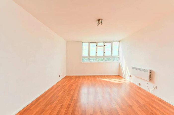 3 Bedroom Flat To Rent In Overhill Road, , Dulwich, London, SE22