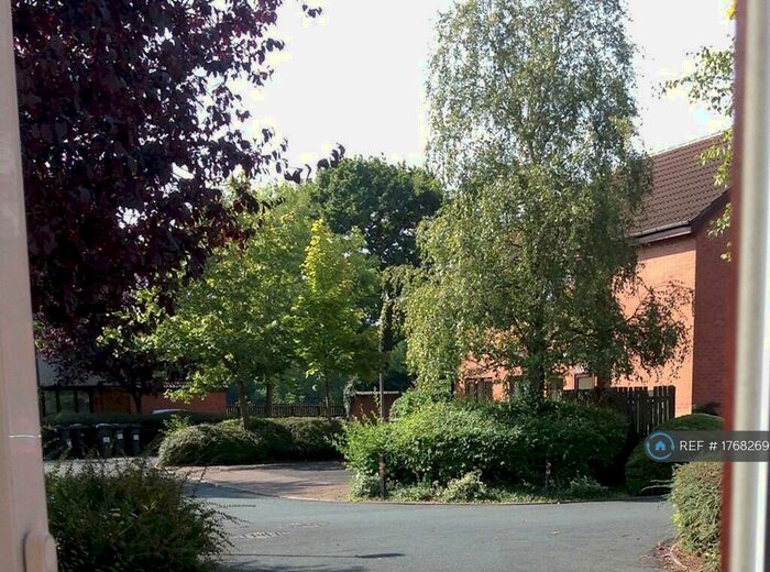 2 Bedroom Flat To Rent In Golf View, Preston, PR2