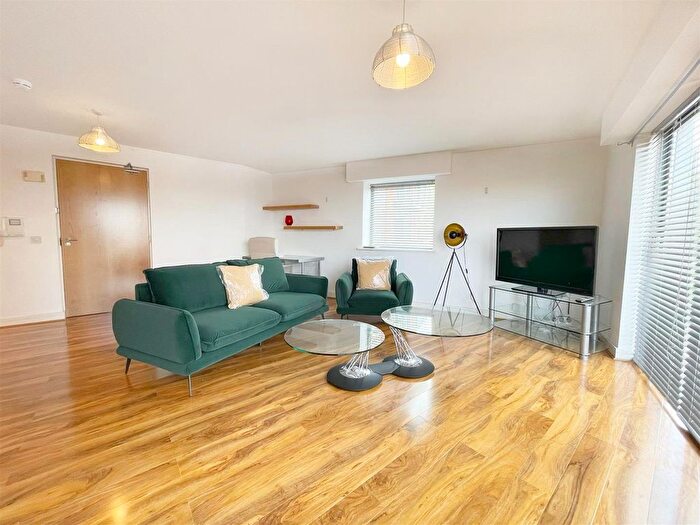Studio To Rent In Islington Gates, Fleet Street, B3