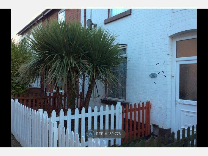 3 Bedroom Terraced House To Rent In Railway Houses, Hull, HU3