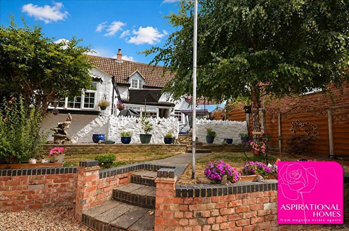 2 Bedroom Cottage For Sale In Marshalls Road, Raunds, Northamptonshire, NN9