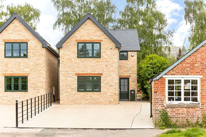 3 Bedroom Detached House For Sale In High Street, Standlake, Witney, Oxfordshire, OX29