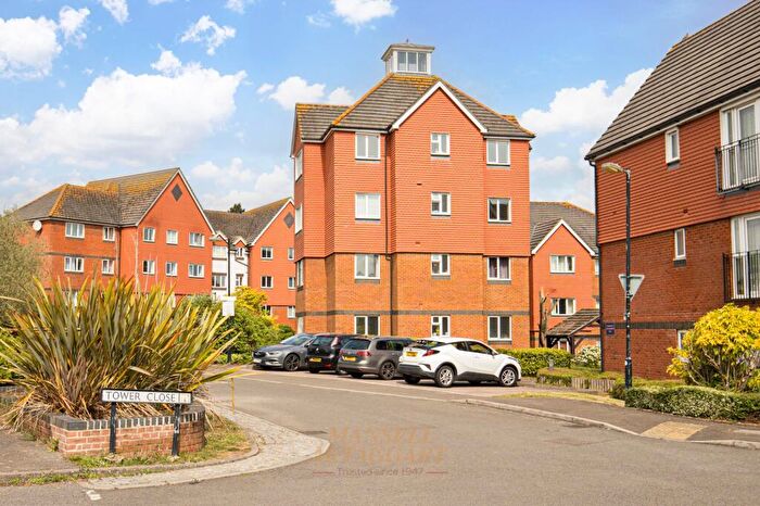 3 Bedroom Flat For Sale In Tower Close, East Grinstead, RH19