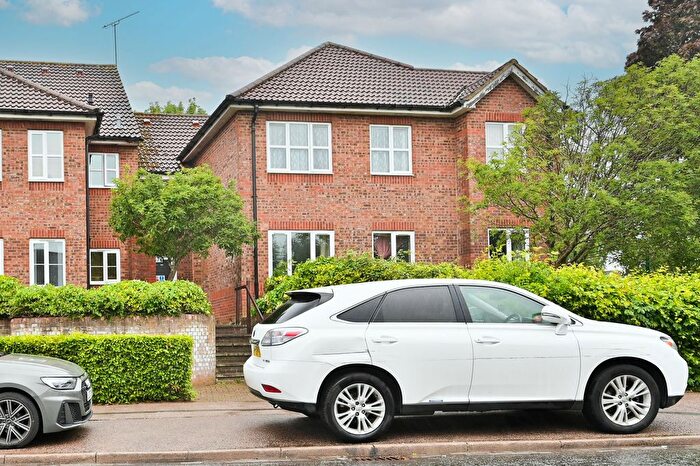 2 Bedroom Flat To Rent In The Brow, Abbotsbury Court, WD25