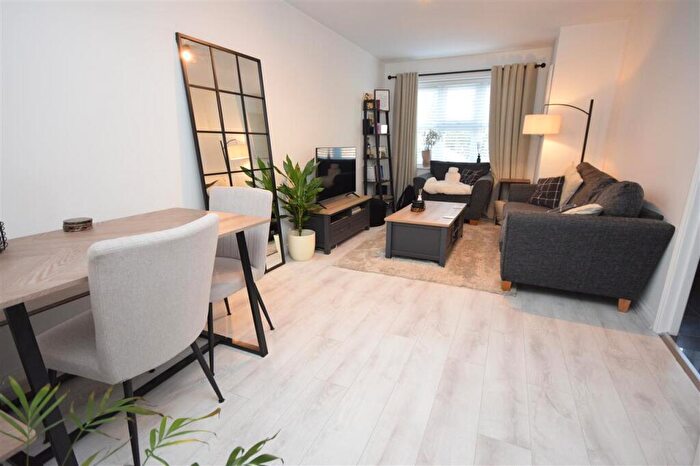 1 Bedroom Flat For Sale In Fulcher Avenue, Chelmsford, CM2