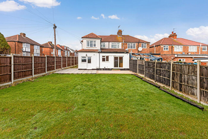 6 Bedroom House For Sale In Nolton Place, Edgware, HA8