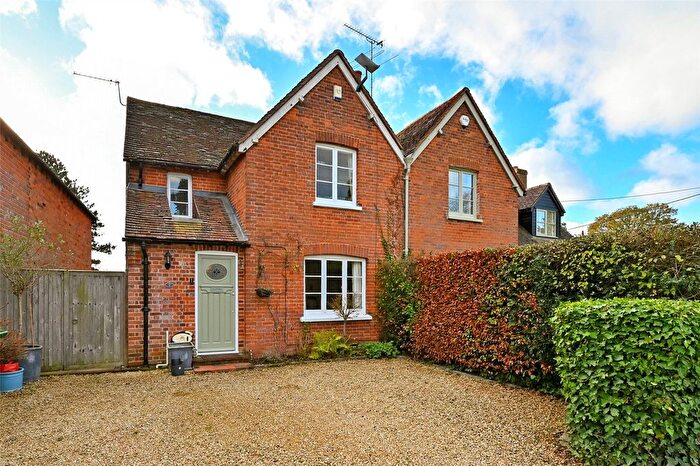 3 Bedroom Semi Detached House To Rent In Bovingdon Green, Marlow, Buckinghamshire, SL7