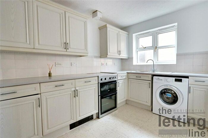2 Bedroom Apartment To Rent In Windmill Hill, Enfield, Middlesex, EN2