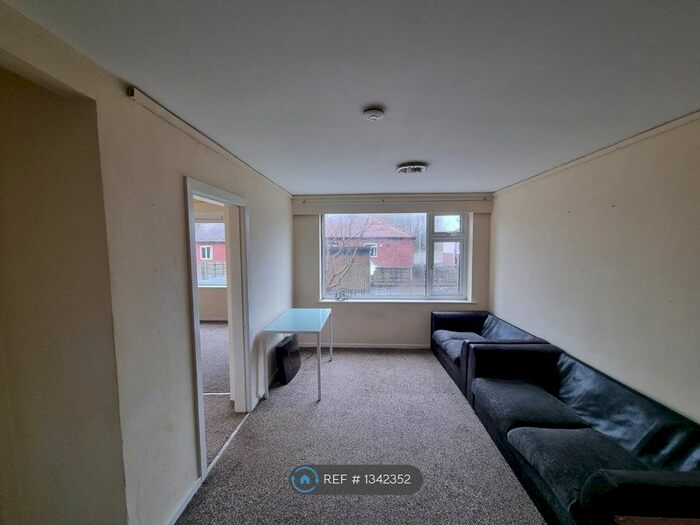 1 Bedroom Flat To Rent In Middleton, Middleton - Manchester, M24