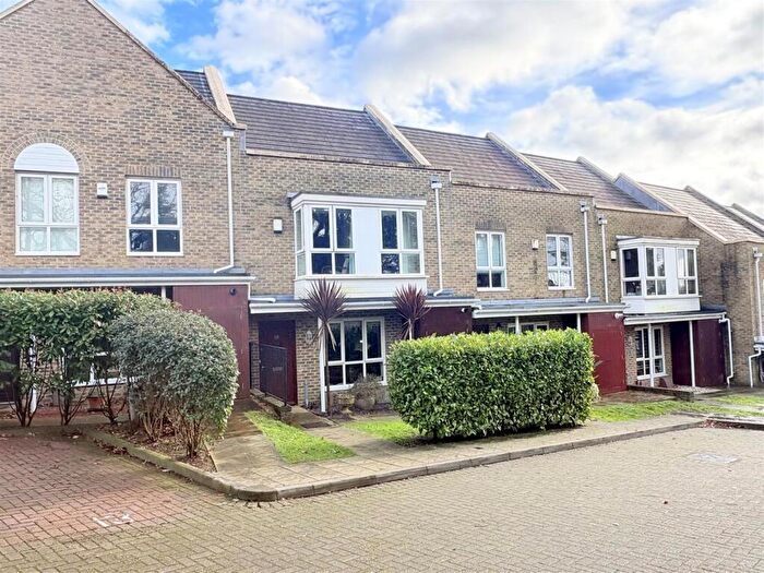 3 Bedroom Terraced House For Sale In Sunnyfield Rise, Bursledon, Southampton, SO31