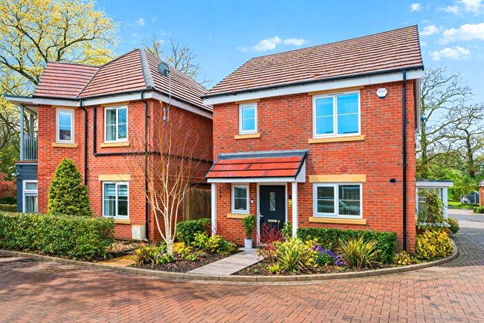 3 Bedroom Detached House For Sale In Copse Close, Fleet, Hampshire, GU51