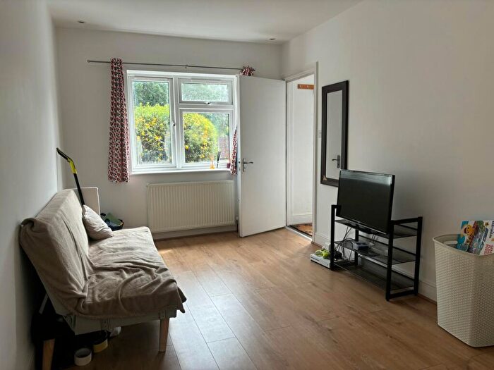 1 Bedroom Flat To Rent In Whitchurch Gardens, Edgware, HA8