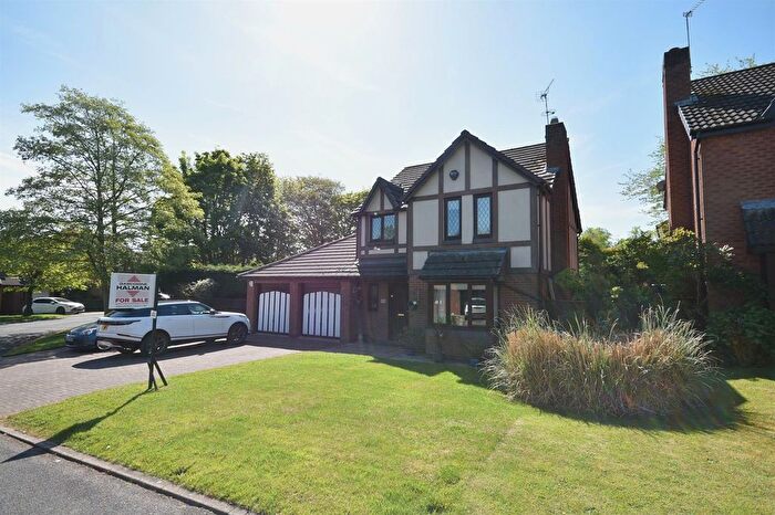 4 Bedroom Detached House For Sale In Charnwood Close, Macclesfield, SK10