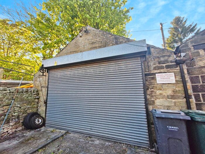 Semi-Detached House To Rent In School Street, Steeton, Keighley, West Yorkshire, BD20