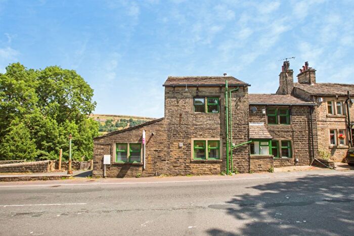 4 Bedroom End Of Terrace House For Sale In Oldham Road, Rishworth, HX6