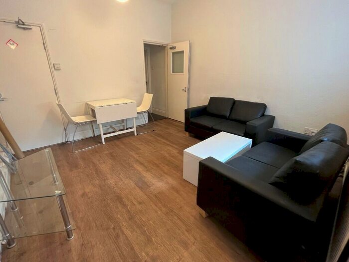 5 Bedroom Terraced House To Rent In Whitham Road, Sheffield, S10