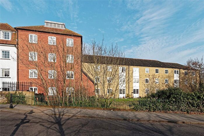 1 Bedroom Flat For Sale In The Causeway, Canterbury, Kent, CT1