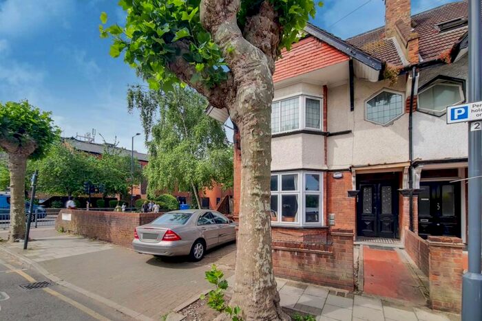 2 Bedroom Flat To Rent In Greenhill Road, Harrow, HA1