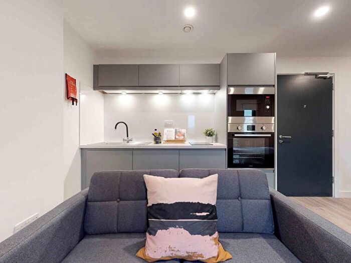 Flat To Rent In Apt, Apollo Residence #, S1